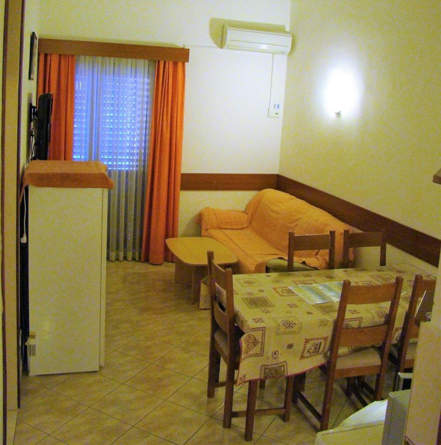 Apartments Lavica Podstrana Exterior foto